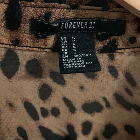 FOREVER21 Button up top - Picture 6 of 7